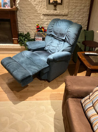 Fauteuil inclinable et berçant bleu Lazboy parfait état