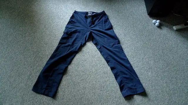 Columbia Women's Travel Pants - Size 10 - Like New in Women's - Bottoms in Oshawa / Durham Region - Image 3