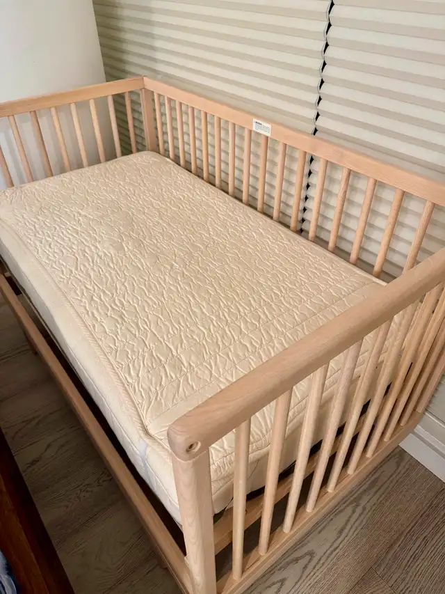 Brand new: Organic Baby Crib & Mattress converts to Toddler Bed62864745184642123