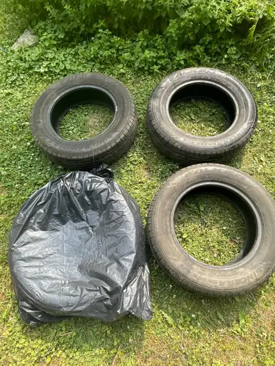 Lightly used set of tires for 16” rims. Do not hesitate to ask any questions!