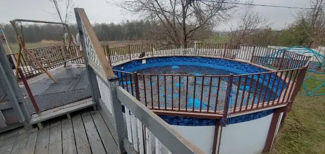 Aluminum 18 ft. Above ground Pool with Deck in Hot Tubs & Pools in Gatineau - Image 2