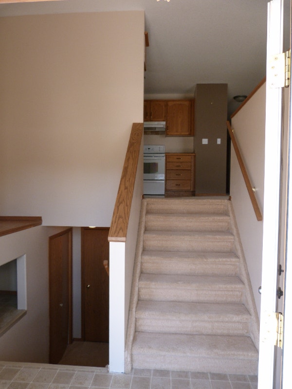 3 bed, 2 bath house rental, Utilities Included. Rocky Mtn House Long