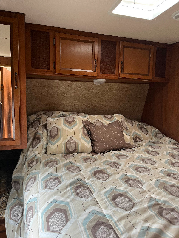 32ft Gulf Stream camper for sale in Travel Trailers & Campers in Brandon - Image 4