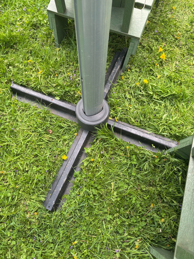 Patio Umbrella 10Ft in Patio & Garden Furniture in Kingston - Image 4