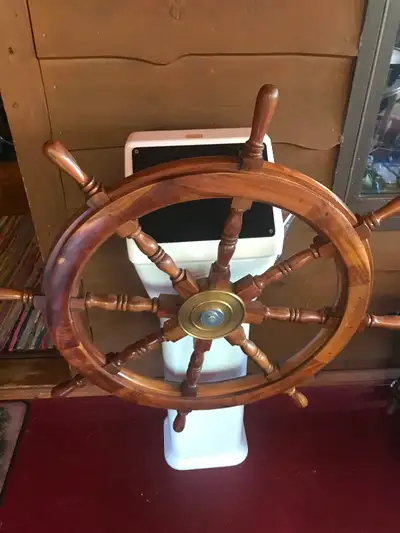 STEERING HELM FOR BOAT. NEVER MOUNTED IT WAS USED FOR DISPLAY ONLY EDSON MODEL 276B 211T the wood st...