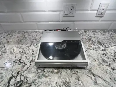 Realistic LAB-1500 Linear tracking turntable, View more