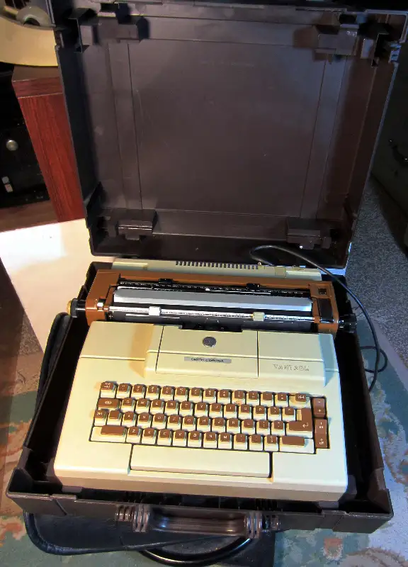 (JJD-142) Vintage Smith Corona Model QD 0122063771549973507121