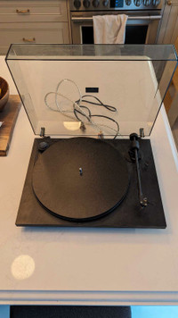Pro-Ject Primary E Plug & Play Turntable