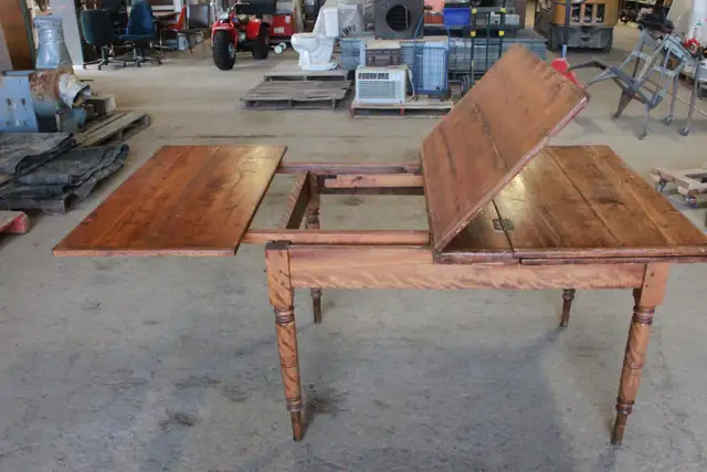 Butterfly Table in Dining Tables & Sets in Kitchener / Waterloo - Image 7