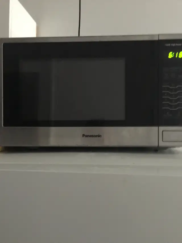 panasonic microwave 1100w in Microwaves & Cookers in Belleville - Image 2