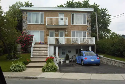 APPARTEMENT À LOUER – haut de duplex 5 1/2 à Laval (Chomedey) - non meublé Emplacement A1 dans le se...
