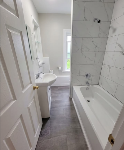 ☀️ 2-BEDROOM WITH PRIVATE BALCONY & IN-SUITE LAUNDRY This charming 2-bedroom, 1-bathroom apartment p...