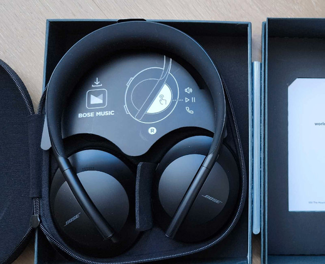 NEW :: Bose Noise Cancelling Headphones 700 BLACK in General Electronics in Markham / York Region - Image 2