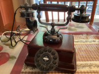 Téléphone antique (reproduction)