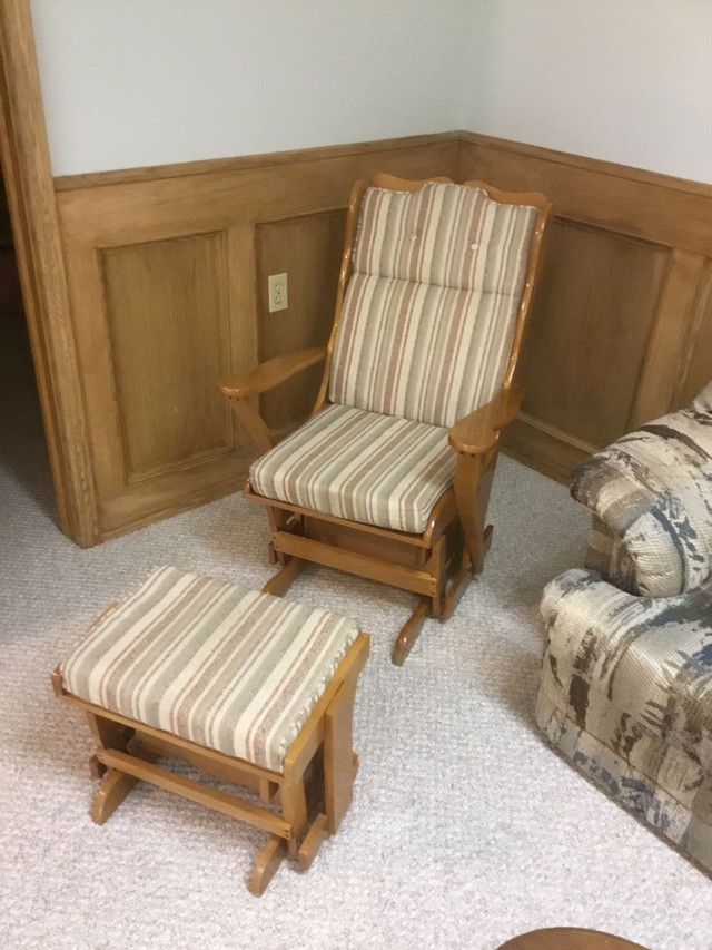 Maple Rocker Chair and Automan in Chairs & Recliners in St. Albert - Image 3
