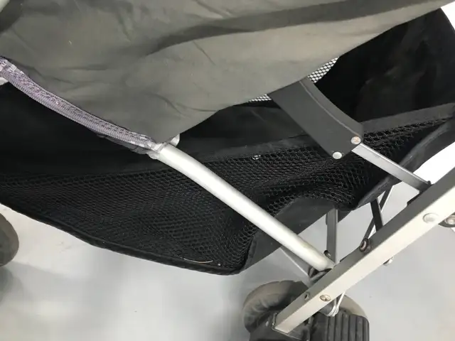 Maclaren Stroller in Strollers, Carriers & Car Seats in City of Toronto - Image 5