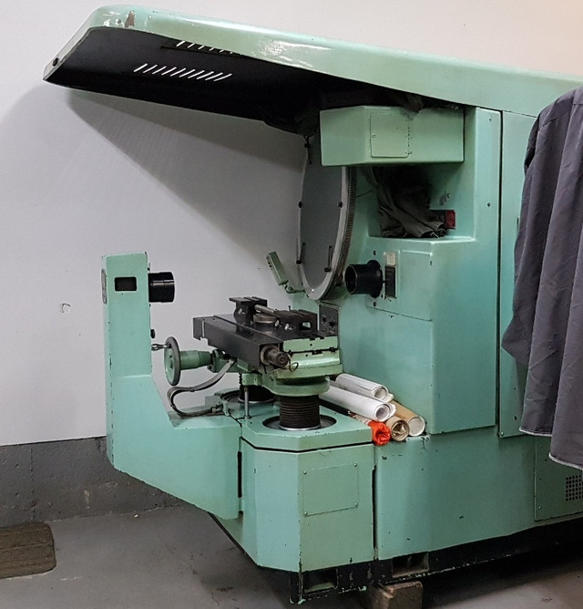 Optical comparator cylindrical surface cutter tool grinder lathe in Other in Edmonton - Image 3