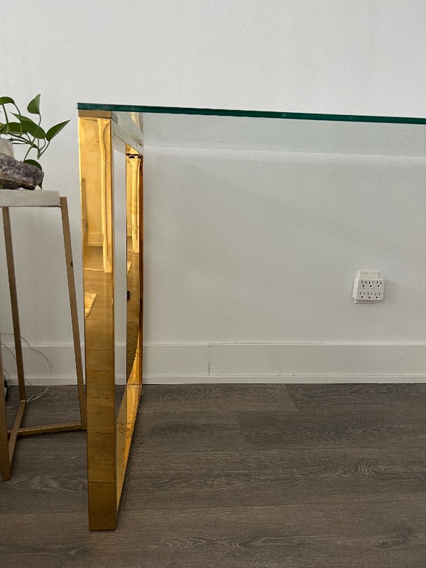 Glass Table with Gold Legs Other Tables Oakville / Halton Region