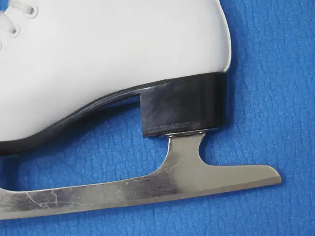 New CCM Skates Size-9 (Inner length 25cm/10'') Dwight in Skates & Blades in Muskoka - Image 7