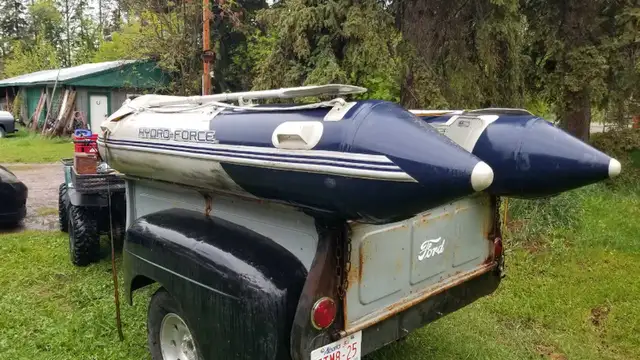 11ft inflatable zodiac style boat, 15 hp and trolling motor in Powerboats & Motorboats in Edmonton - Image 4