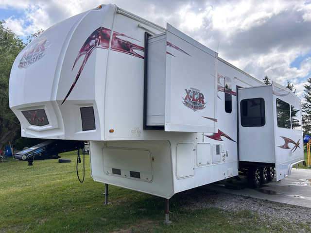 2010 Forest River XLR 35X10 toyhauler in Travel Trailers & Campers in Red Deer - Image 2