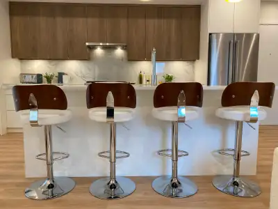 Enjoy this modern, new, luxury 1003 sqft beautifully furnished 2 bdrm, 2 bthrm (one is ensuite) mid...