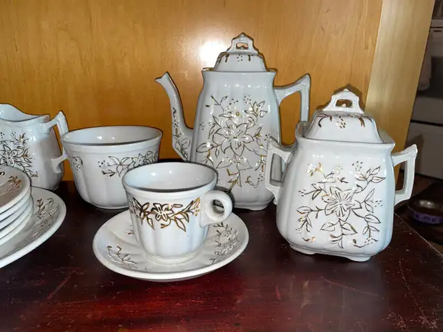 Lot of 16 Antique W and E Corn Burslem White Ironstone Dishes in Arts & Collectibles in Mississauga / Peel Region - Image 3