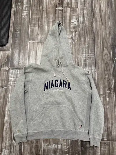 Women’s Medium Niagara College Sweater, View more