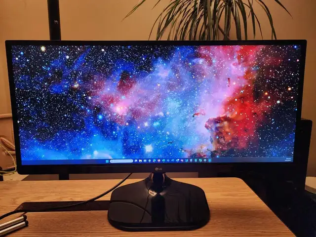 25" Class 21:9 UltraWide™ Full HD IPS Monitor (25.0" Diagonal) in Monitors in Gatineau - Image 2