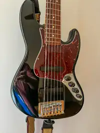 Fender Deluxe Active Jazz Bass6-string!