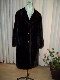 VINTAGE FAUX FUR WOMANS LONG WINTER COAT TISSAVEL MADE IN FRANCE