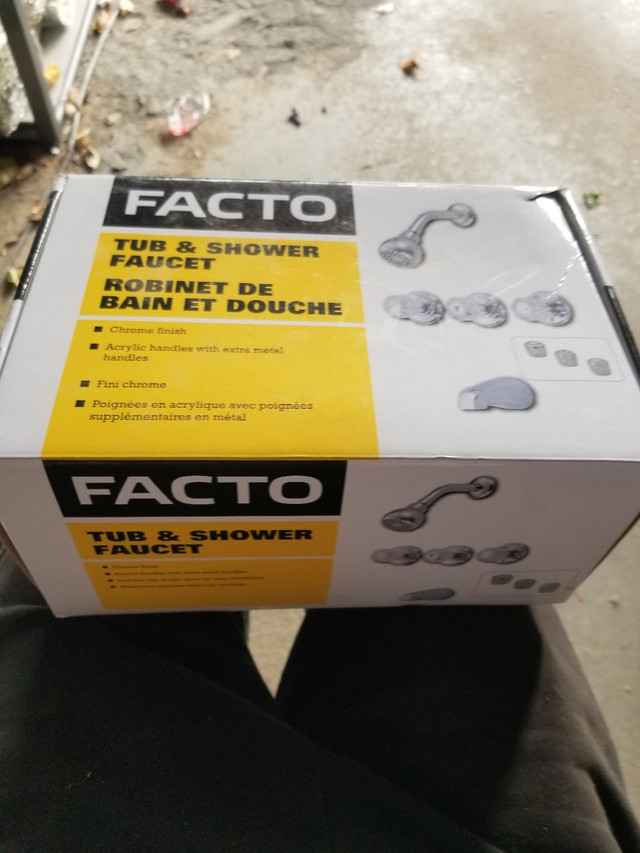 Facto Tub and Shower Faucet in Plumbing, Sinks, Toilets & Showers in Edmonton
