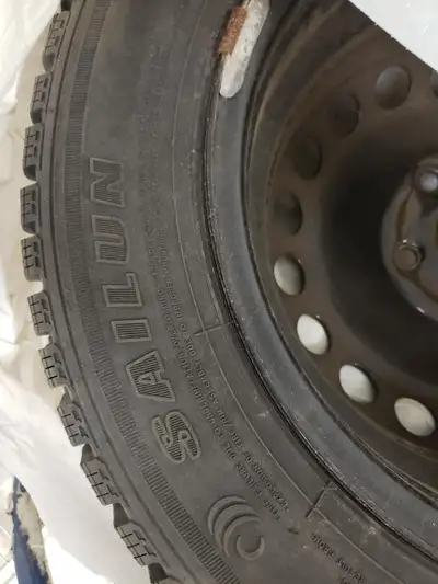 Salun 195/60 R15 - Tubeless With Rim (Almost New) - $250 WinterPro HP - 235/65 R17 Without Rim (Grea...