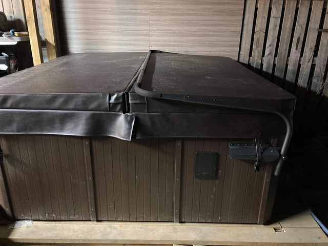 Spa Cover Brand New in Hot Tubs & Pools in Oshawa / Durham Region