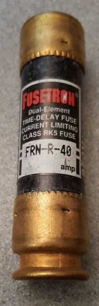 FUSIBLES FUSE TIME DELAY 40 AMPERE 250 VOLT NEUF NEW, CDNC40