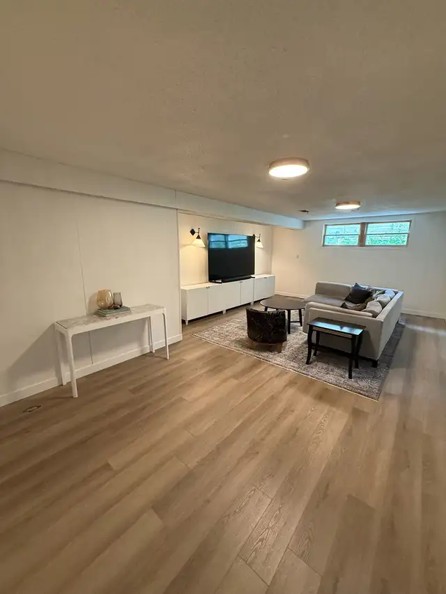 North Glenora Bungalow for rent in Long Term Rentals in Edmonton - Image 11