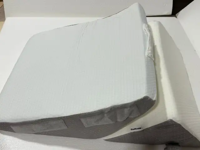Bedluxe Adjustable Wedge Pillow Set – Orthopedic Memory Foam in Bedding in St. Catharines - Image 4