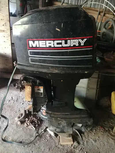 1995 mercury 40hp 2 stroke outboard Was running when taken off the boat, stern was shot. Had in floo...
