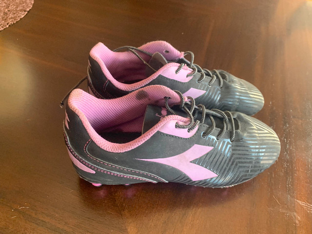 Diadora soccer cleats - girls size 3 in Soccer in Edmonton