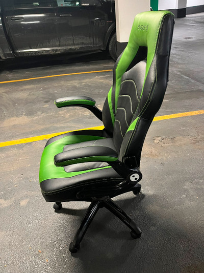 Emerge Vortex bonded leather gaming chair green and black