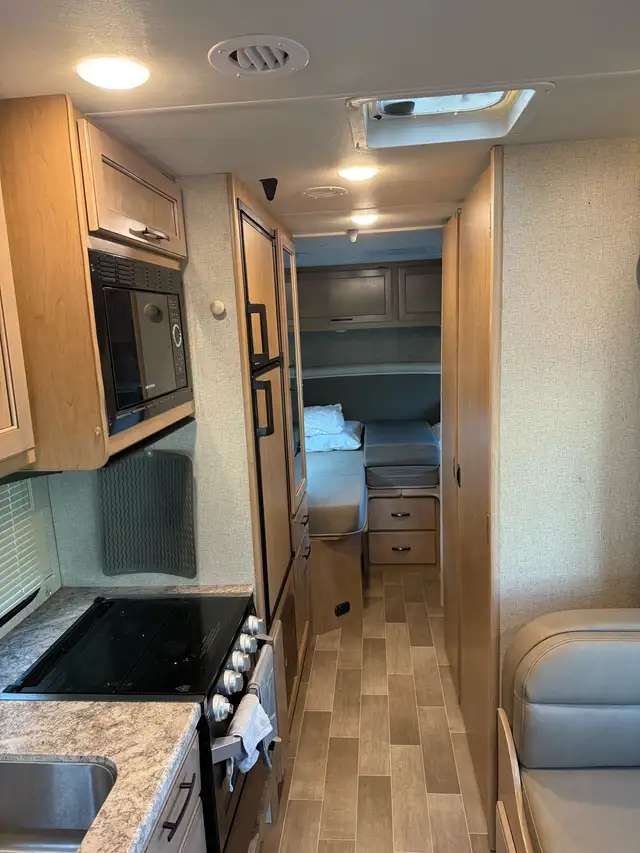 2020 Thor Chateau Class C Motorhome in RVs & Motorhomes in Calgary - Image 7