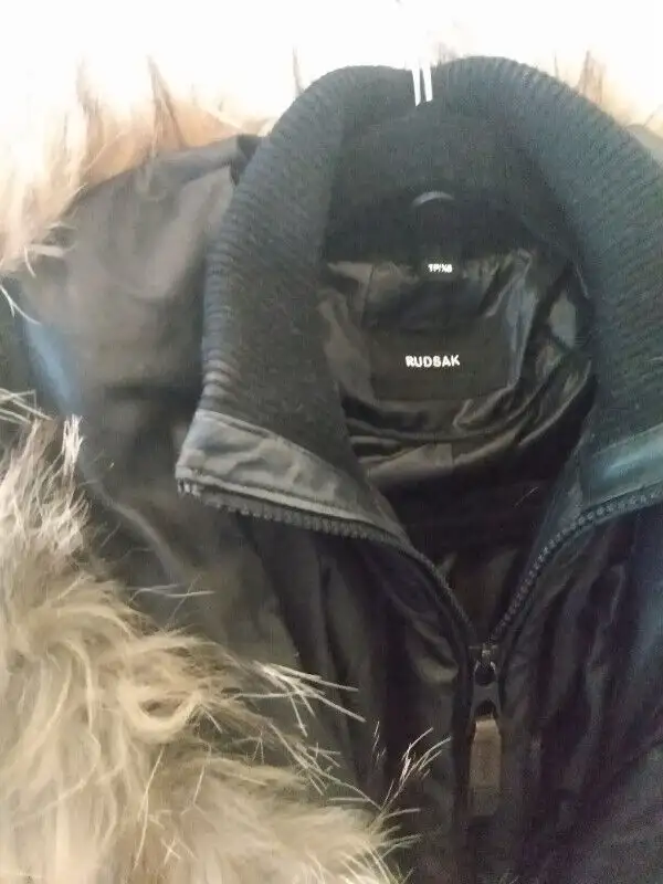 Manteau d'hiver XS/TP RUDSAK à col en fourrure naturelle in Women's - Tops & Outerwear in Laval / North Shore - Image 4