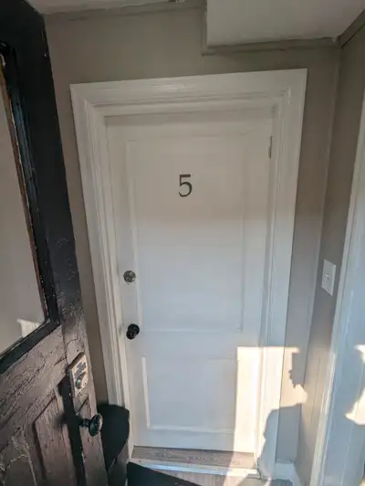 Newly Renovated 2 Bedroom Apartment