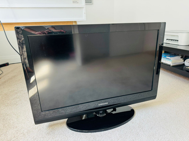 Samsung 32” LN32C350D1D  in TVs in Markham / York Region - Image 3