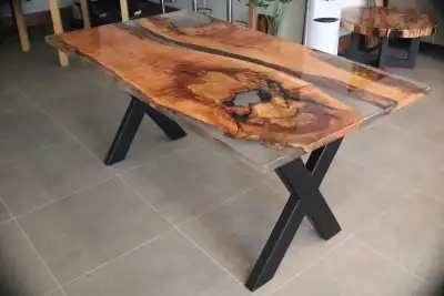 Table en érable et époxy, View more