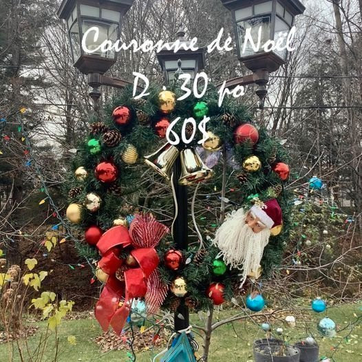 Couronne de Noël Illumine rouge Est grande et très belle. 60$ dans Décoration extérieure  à Laval/Rive Nord