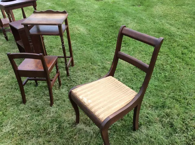 ESTATE SALE .....VINTAGE CHAIRS AND TABLES....$45 up.... in Dining Tables & Sets in Hamilton - Image 4