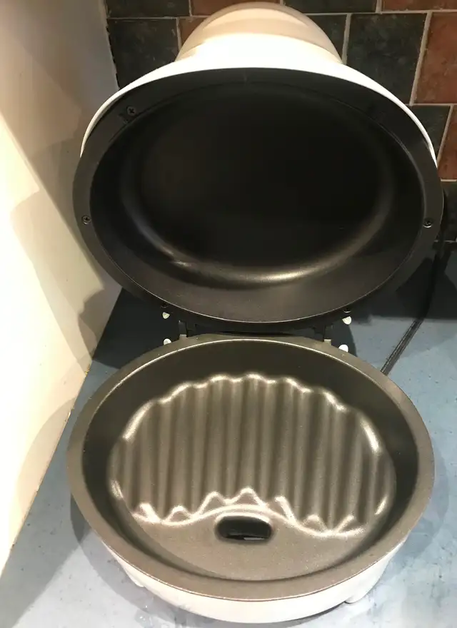 Grilling machine(Machine à griller), like new in Toasters & Toaster Ovens in City of Montréal - Image 3