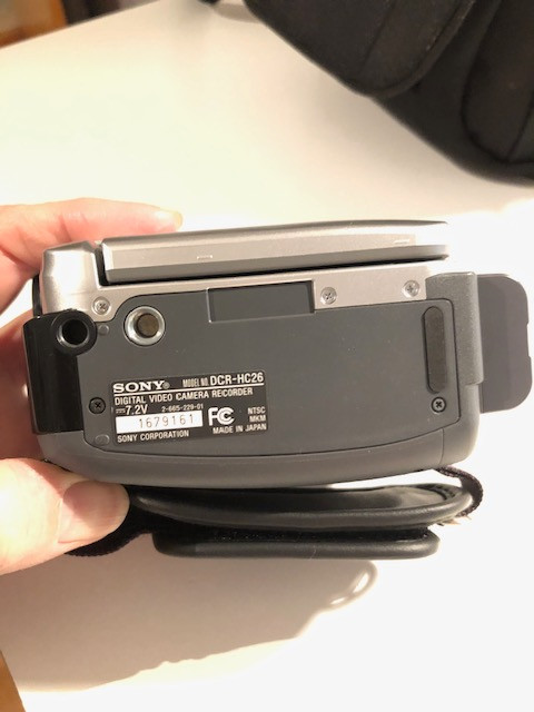 Sony Handy Cam - Vintage dans Appareils électroniques  à Laval/Rive Nord - Image 3