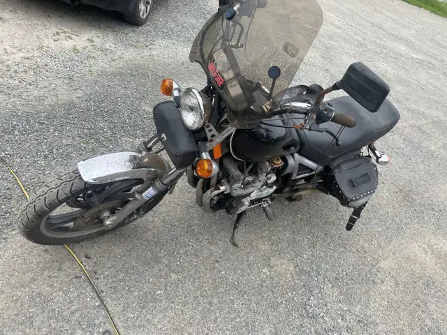 1984 Yamaha maxim 650 in Street, Cruisers & Choppers in Cape Breton - Image 7